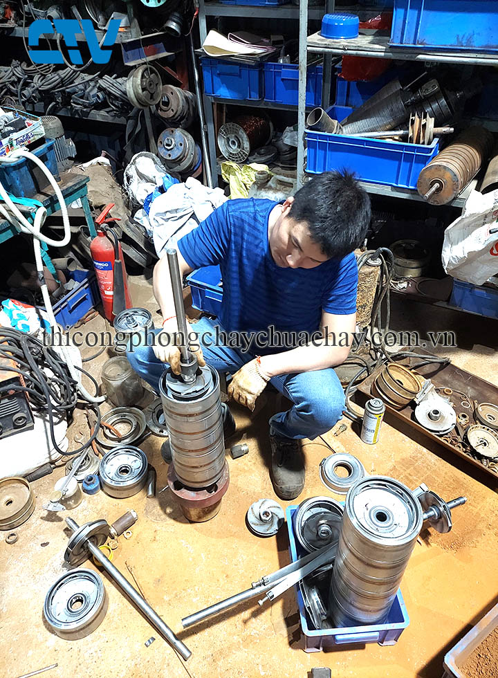 Sửa chữa máy bơm trục đứng bị hỏng ruột buồng cánh máy bơm