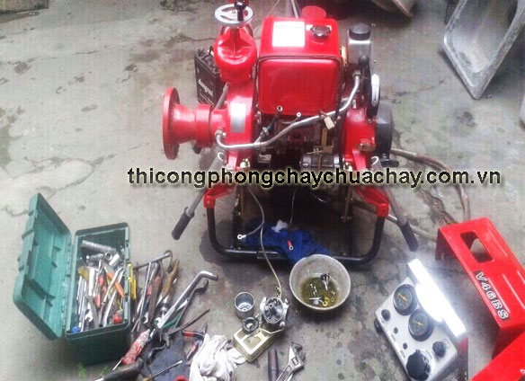Sửa máy bơm chữa cháy Tohatsu tại xưởng sửa chữa của Cường Thịnh Vương
